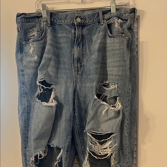 American Eagle Distressed Blue Jeans - Picture 1 of 5